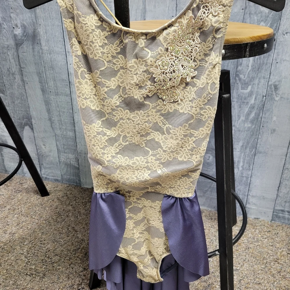 Dance costume - Picture 2 of 5